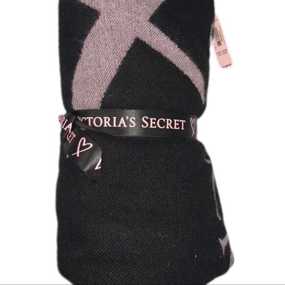 Victoria’s Secret Limited Edition Heart Victorias Secret Print Cozy Trow Blanket - Picture 3 of 4